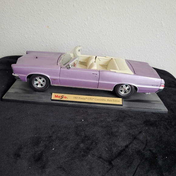 Maisto 1965 Pontiac G.T.O. Die-cast Model Car - Picture 10 of 10